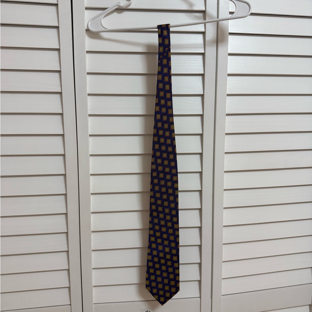 Elegant Navy and Gold Men's Tie